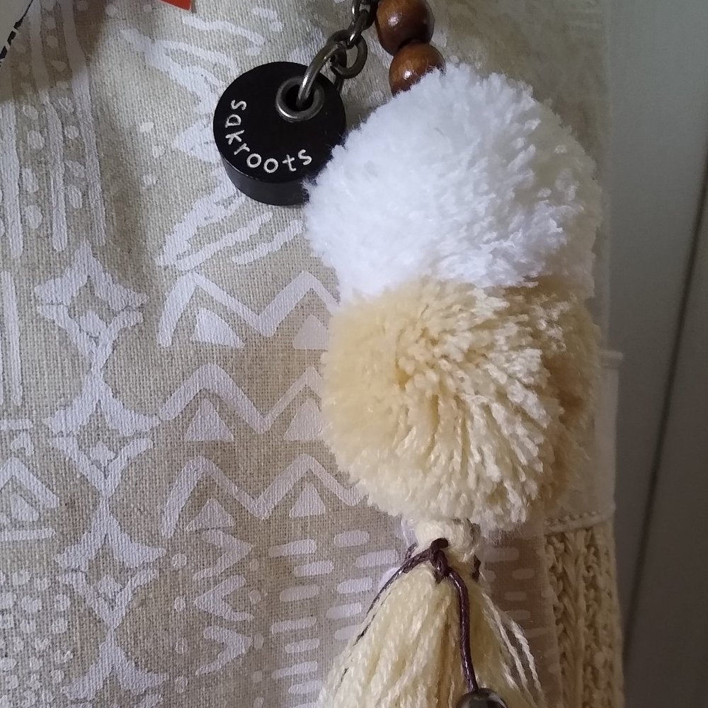 SakRoots NWT Large Tote with Tassels and Pom Poms